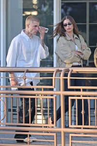 hailey-baldwin-bieber-trendsetting-date-night-style-in-west-hollywood-5.jpg