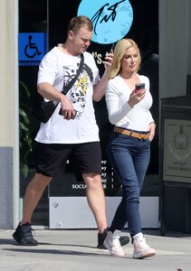 heidi-montag-and-spencer-pratt-out-in-la-03-21-2024-2.jpg