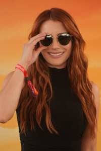 iheartemmaroberts_coachella25_revolve_28129.jpg