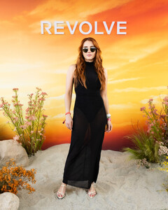 iheartemmaroberts_coachella25_revolve_283329.jpg