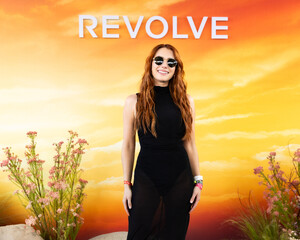 iheartemmaroberts_coachella25_revolve_283429.jpg