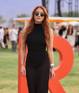 iheartemmaroberts_coachella25_revolve_284329.jpg