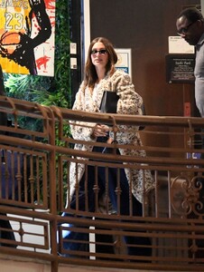 jenner-bieber-karanikolaou-dine-at-sushi-park-6.jpg