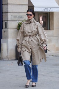 kendall-jenner-paris-street-style-hermes-moment-0.jpg