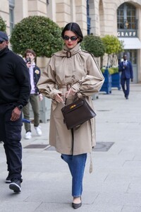 kendall-jenner-paris-street-style-hermes-moment-5.jpg