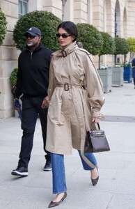 kendall-jenner-paris-street-style-hermes-moment-6.jpg