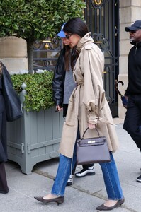 kendall-jenner-paris-street-style-hermes-moment-8.jpg