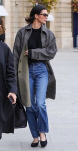 kendall-jenner-s-trendsetting-straight-leg-jeans-masterclass-3.jpg