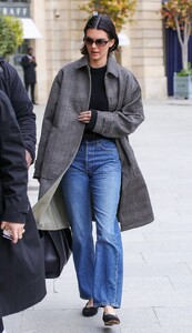 kendall-jenner-s-trendsetting-straight-leg-jeans-masterclass-4.jpg
