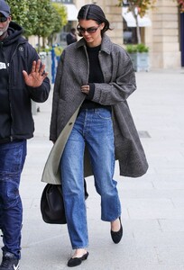 kendall-jenner-s-trendsetting-straight-leg-jeans-masterclass-5.jpg