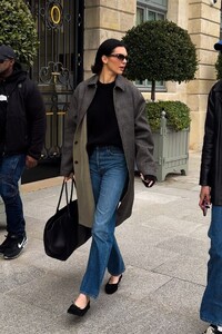 kendall-jenner-s-trendsetting-straight-leg-jeans-masterclass-8.jpg
