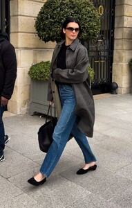 kendall-jenner-s-trendsetting-straight-leg-jeans-masterclass-9.jpg