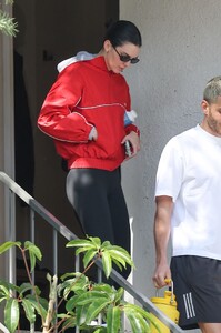 kendall-jenner-steps-out-in-beverly-hills-athleisure-3.jpg