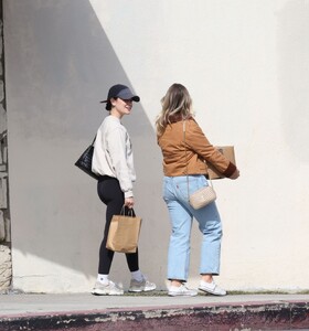 lucy-hale-spotted-at-lunch-in-los-angeles-03.16.2025-1.jpg