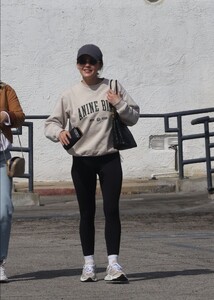 lucy-hale-spotted-at-lunch-in-los-angeles-03.16.2025-2.jpg