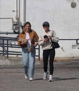 lucy-hale-spotted-at-lunch-in-los-angeles-03.16.2025-3.jpg