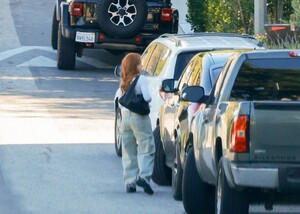 madelaine-petsch-visits-tyga-s-home-before-beverly-hills-hotel-03.07.2025-1.jpg