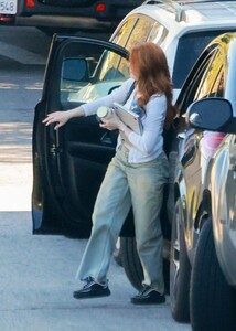 madelaine-petsch-visits-tyga-s-home-before-beverly-hills-hotel-03.07.2025-3.jpg