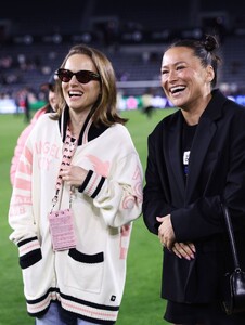 natalie-portman-at-angel-city-fc-vs.-seattle-reign-match-03.30.2025-4.jpg