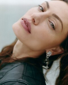 phoebe-tonkin-for-russh-magazine-2025-11.jpg