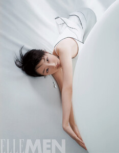 zhouDongyu_elle1.thumb.jpg.c8a80ccdad8708db8905fb4d80310d82.jpg