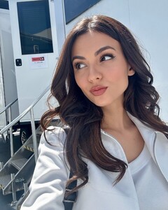 [2025.05.11] victoriajustice_497469043_18594574705006824_2818509555511102110_n.jpg