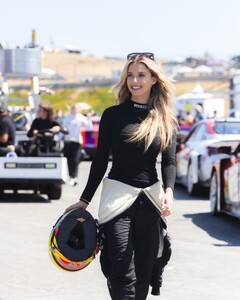 [2025.05.12] lindsaymariebrewer_497682722_18502696843023234_3192850058767666343_n.jpg