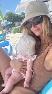 [2025.05.17] katelove_3634805914366352475.jpg