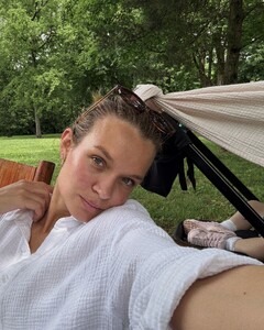 [2025.05.19] josephineskriver_499664021_18508249996020326_3746140829297856008_n.jpg