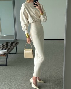 [2025.05.19] revolve_499214654_18509202874062117_8961387923362192755_n.jpg