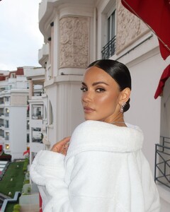 [2025.05.20] sofiaresing_499794550_18506907673031551_2232059138749942382_n.jpg