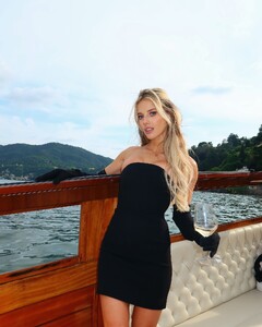 [2025.05.21] lindsaymariebrewer_499079623_18504284128023234_1623980178806788505_n.jpg