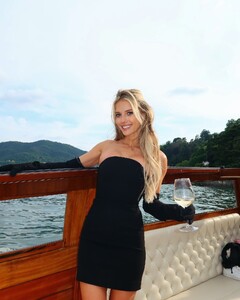 [2025.05.21] lindsaymariebrewer_500322118_18504284116023234_6692997652881608227_n.jpg