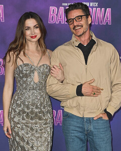 [2025.05.22] entertainmenttonight_500735325_18503176366012712_6043091509549705828_n.jpg