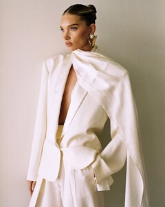 [2025.05.22] revolve_500129877_18509768155062117_2426058813905951932_n.jpg