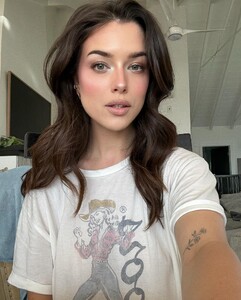 [2025.05.25] heylaurensummer_500103152_18407130682129844_1526487111390138572_n.jpg