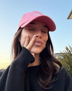 [2025.05.25] heylaurensummer_500673074_18407130604129844_8212108731657425551_n.jpg