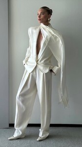 [2025.05.28] revolve_DJ4x7LyJcU.jpg