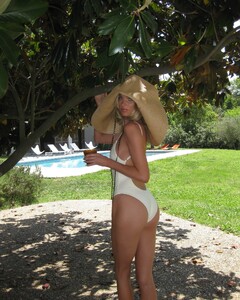 [2025.05.30] nakdfashion_501051190_1318056776358639_786833202716956141_n.jpg