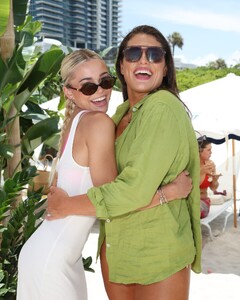 [2025.05.30] si_swimsuit_503040221_18517146040015187_8197471109244053554_n.jpg