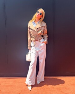 5 YouTube video from LA is in my bio3 Brought you along with me for once hehehe xoxo.jpg