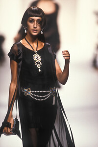 Chanel 1991 Haute Couture 54.jpg