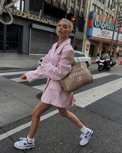 Elsa Hosk - Image [2023.09.03] AHHq0iJVl2.jpg
