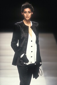 Giorgio Armani 1992 Women RTW 2.jpg