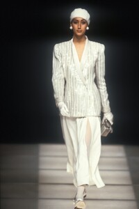 Giorgio Armani 1992 Women RTW 27.jpg