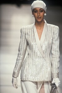 Giorgio Armani 1992 Women RTW 28.jpg