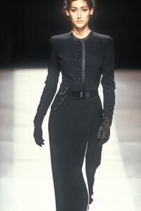 Giorgio Armani 1992 Women RTW 40.jpg