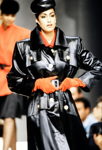 Givenchy HC FW 1991 8.jpg