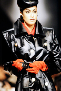 Givenchy HC FW 1991 9.jpg