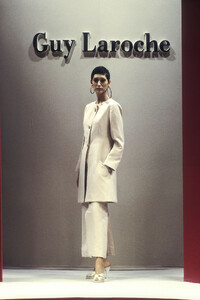 Guy Laroche 1993 Haute Couture 11.jpg